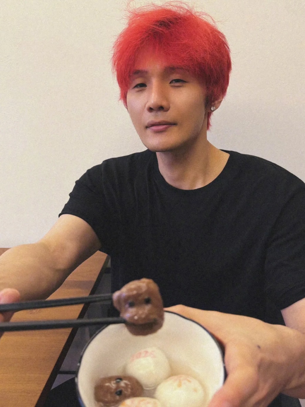 你的意思是这个汤圆原本长这样？煮成藏马熊了李荣浩 