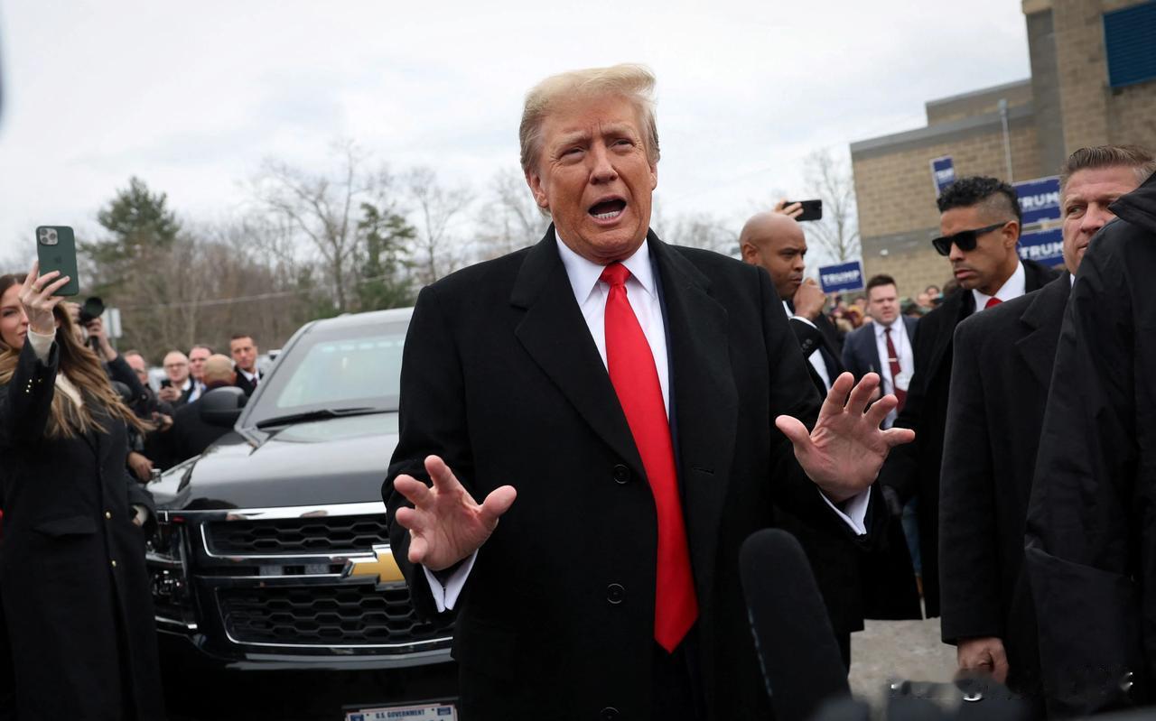 特朗普最新采访“聊嗨了”

 北约？他放话：“都叫我爸爸！”

-泽连斯基？被讽