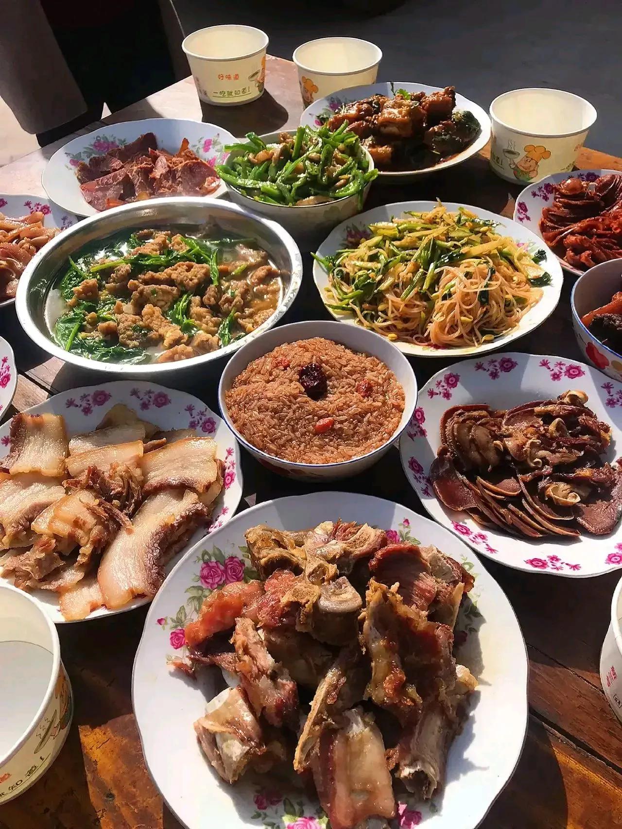 农家乐吃饭，餐标1200，菜品缺特色？揭秘真相

今天要和你们聊聊公司组织的农家