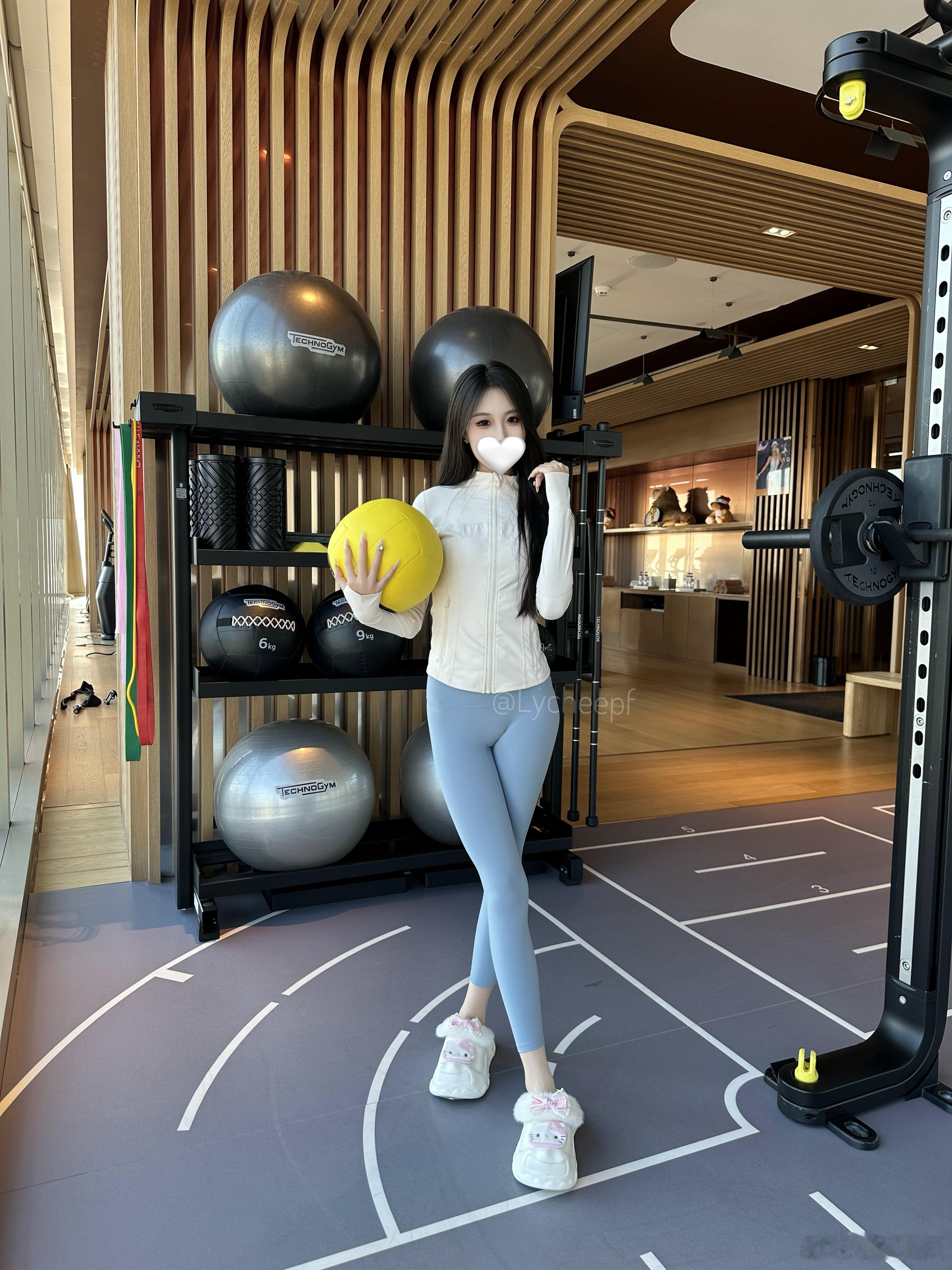 该出门运动啦猪猪泡芙lychee今天穿什么olsilkootd