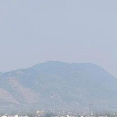 青藏铁路就像一条铁龙，横跨风火山，穿过昆仑山脉，终于经过了拉萨！ 