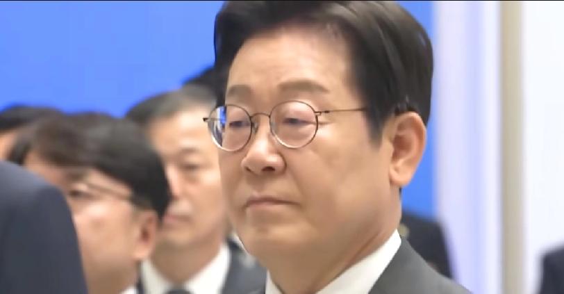 破除青瓦台魔咒？李在明挥刀向韩国检察厅，曾经在韩国呼风唤雨的检察厅应声倒下，拆分