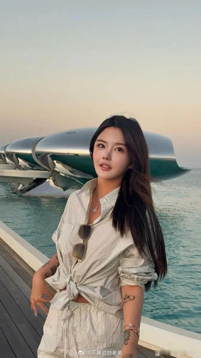韩安冉否认卖惨 这姐们儿真的是发现自己不上热搜，就开始给自己造话题，她一不是流量