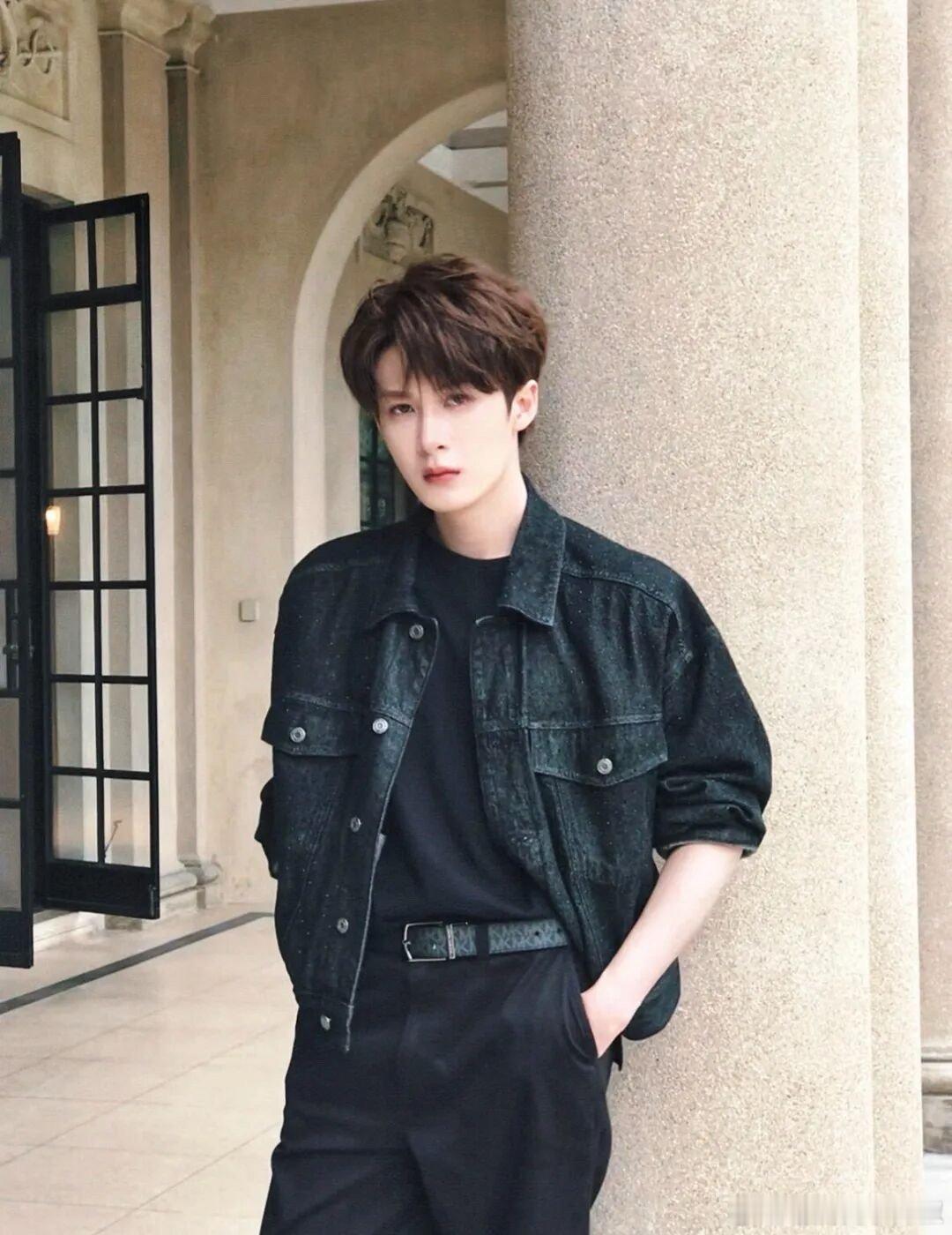 🍉檀健次和🥭合作还蛮深的，这次跨年晚会🥭，和🌷的何不同舟渡也是🥭独播～