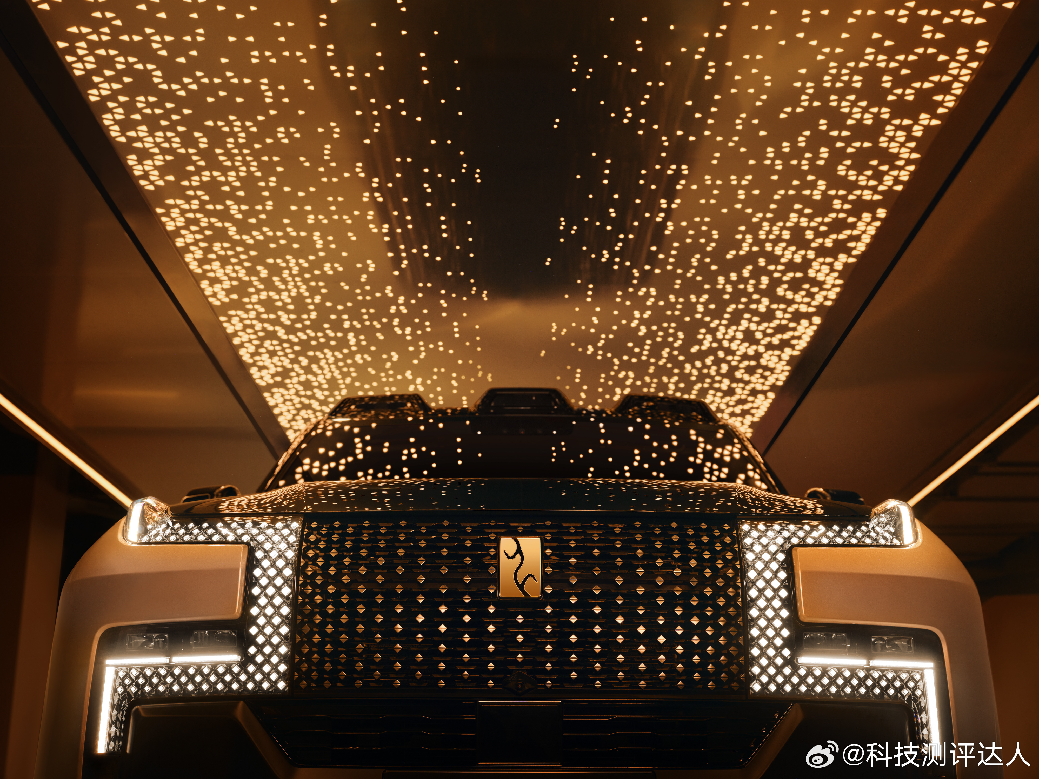 开着仰望U8L鼎世版想低调都难！9月12日，仰望U8L鼎世版正式上市，128万元