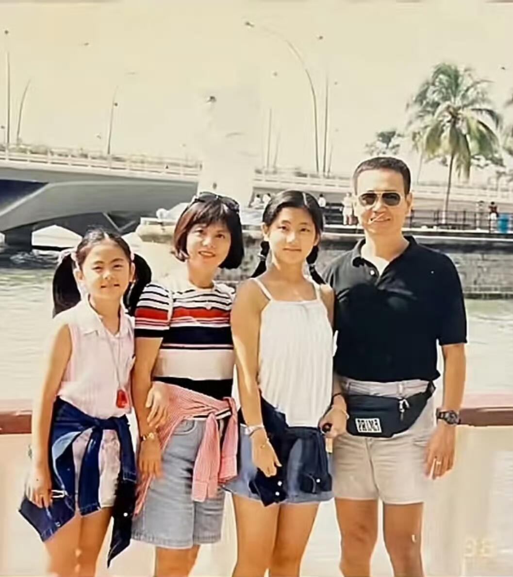 中国台湾省女子组合S.H.E成员Selina任家萱的童年照 ​​​