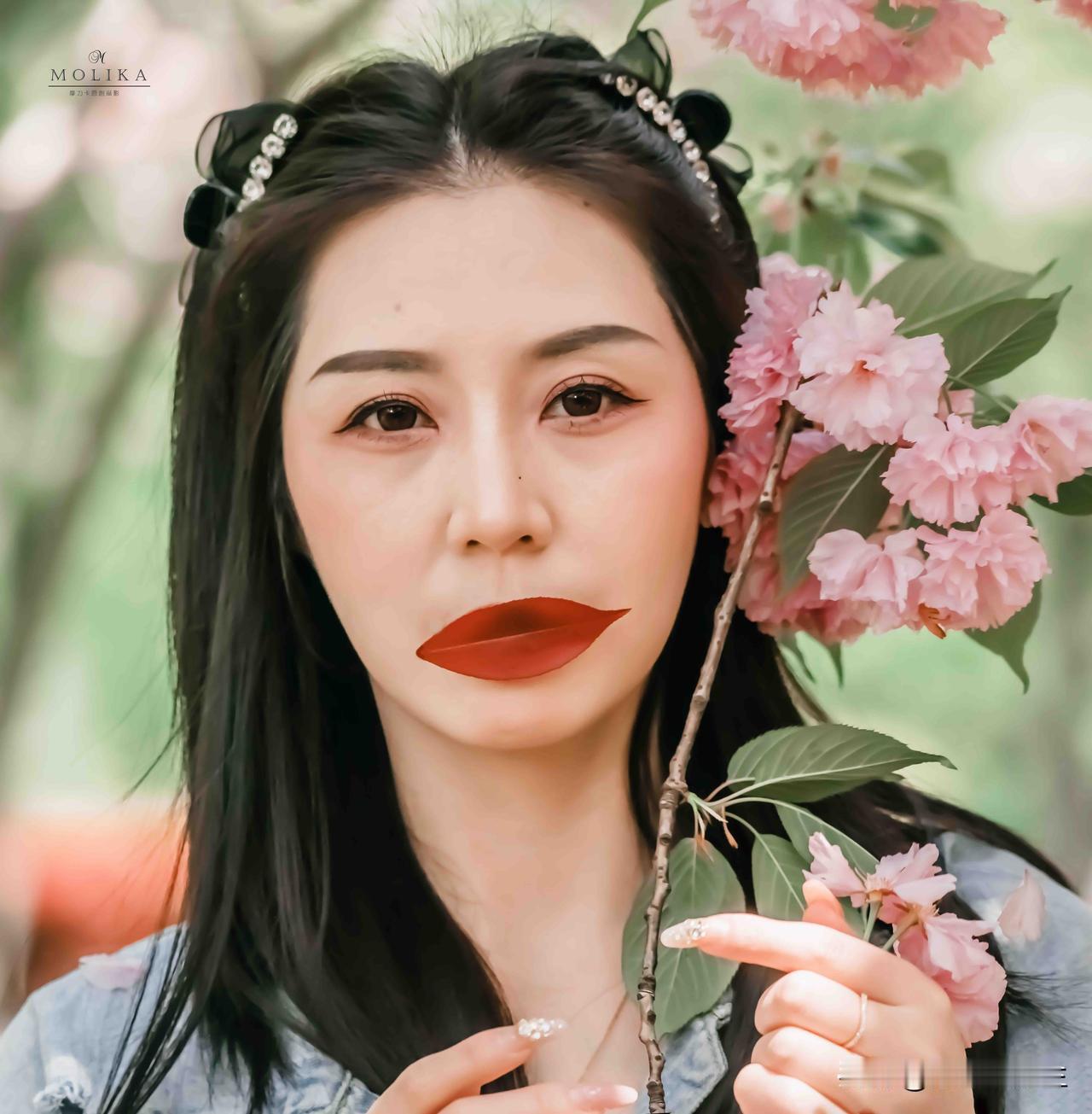 《烈焰红唇》
原创作品.禁止盗图