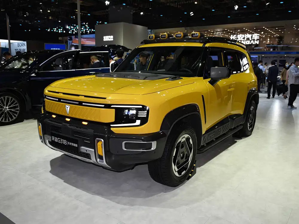 深蓝 G318 2026 年 8 月新增配置版本，硬派增程越野 SUV。方盒子车