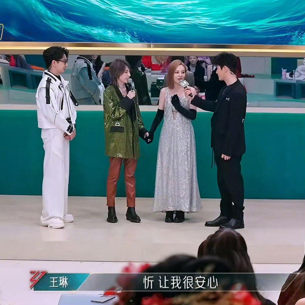 张予曦王琳现身刘忻上海巡演张予曦王琳突袭刘忻巡演现场张予曦、王琳惊喜突袭送祝福，