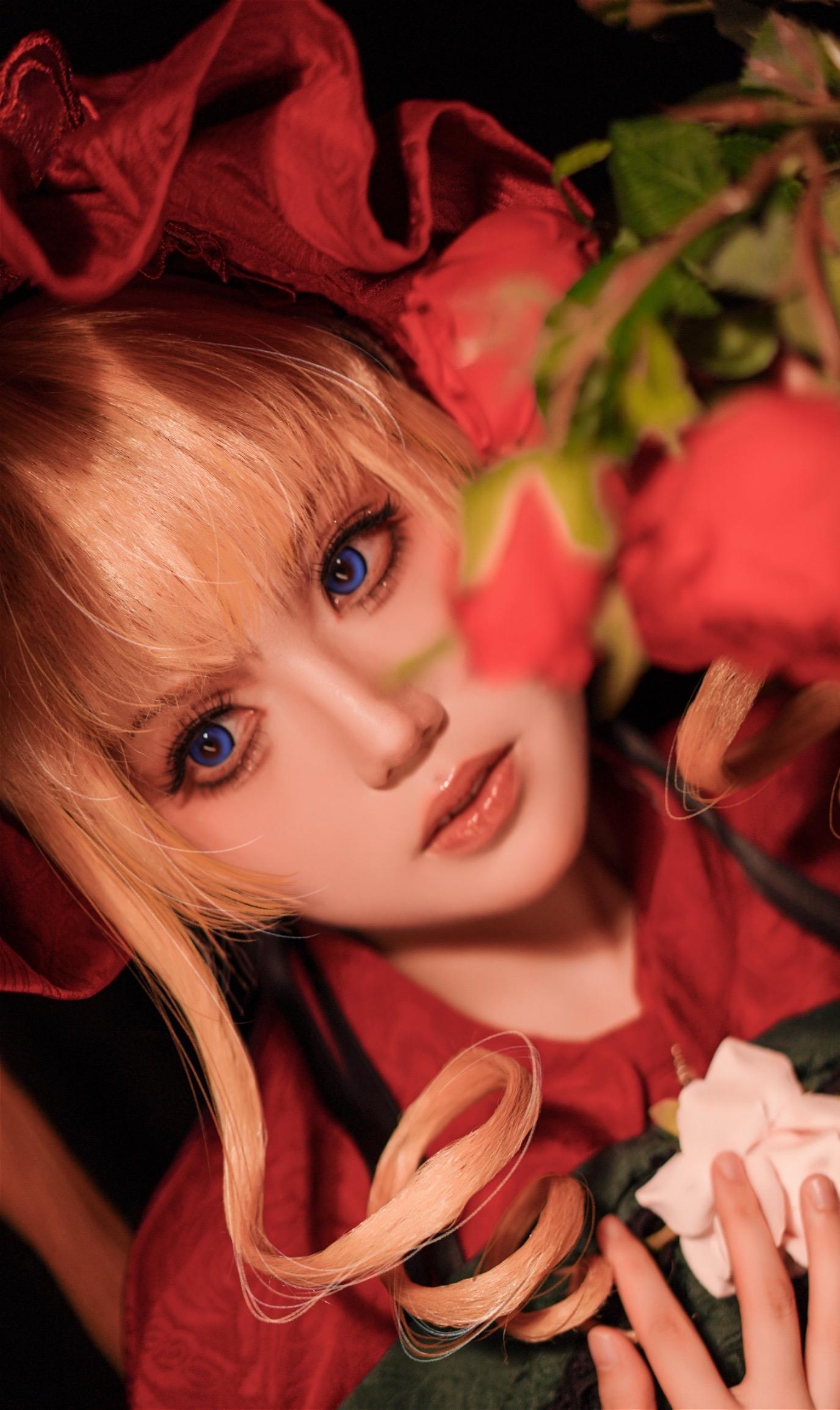 居然给我拍到真红了……好久之前拍的了！后期是安安 出镜茯苓 场地摄影化妆是我