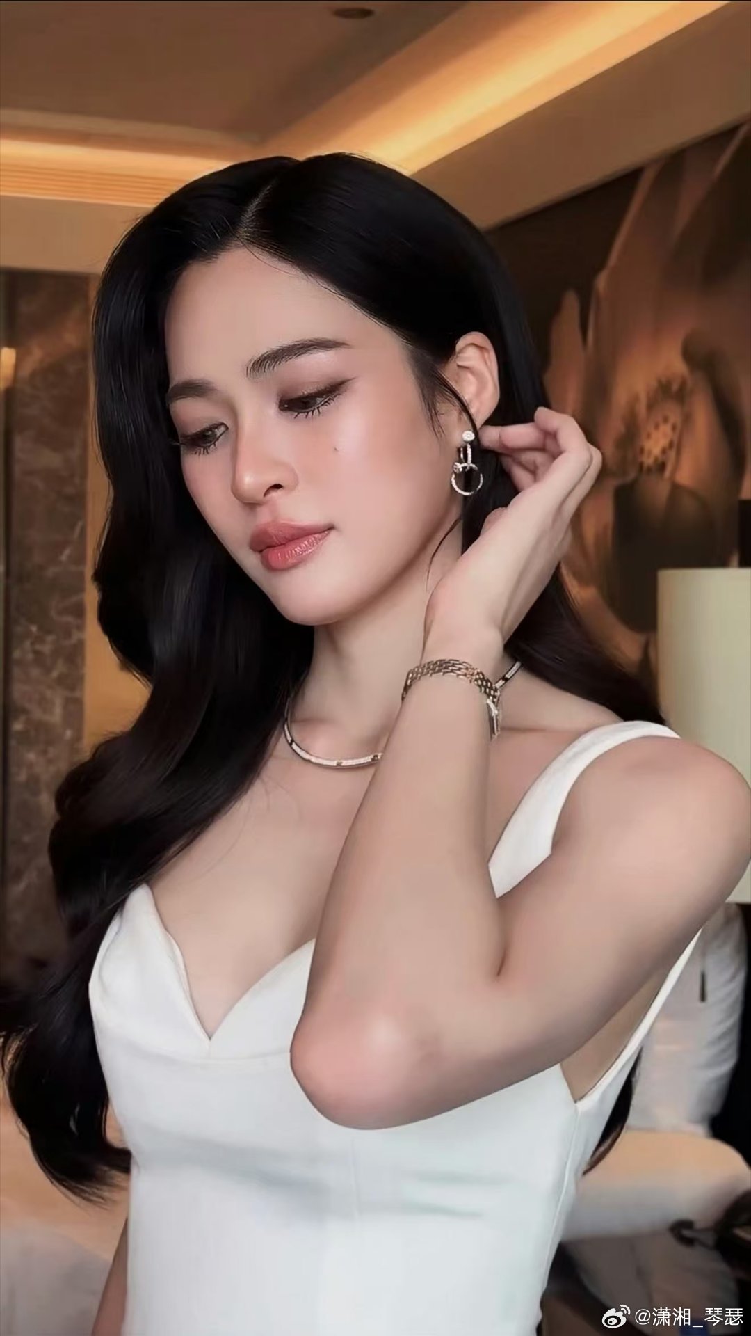 Linglingkwong_邝玲玲runch绘梦婚礼 🫧「去靠近那些‘懂你沉默