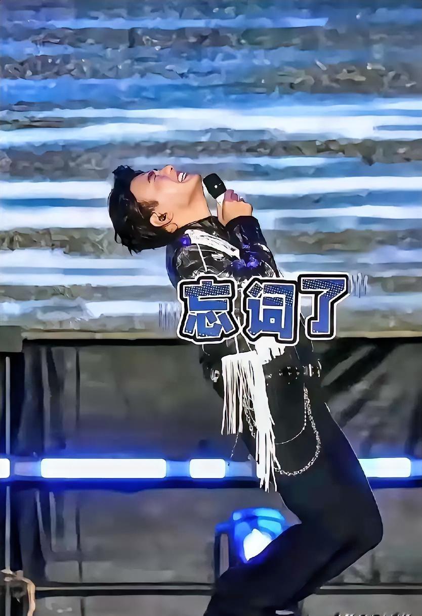9月12日，海来阿木西安演唱会的一段现场画面，迅速刷屏网络。
 
演唱经典曲目时