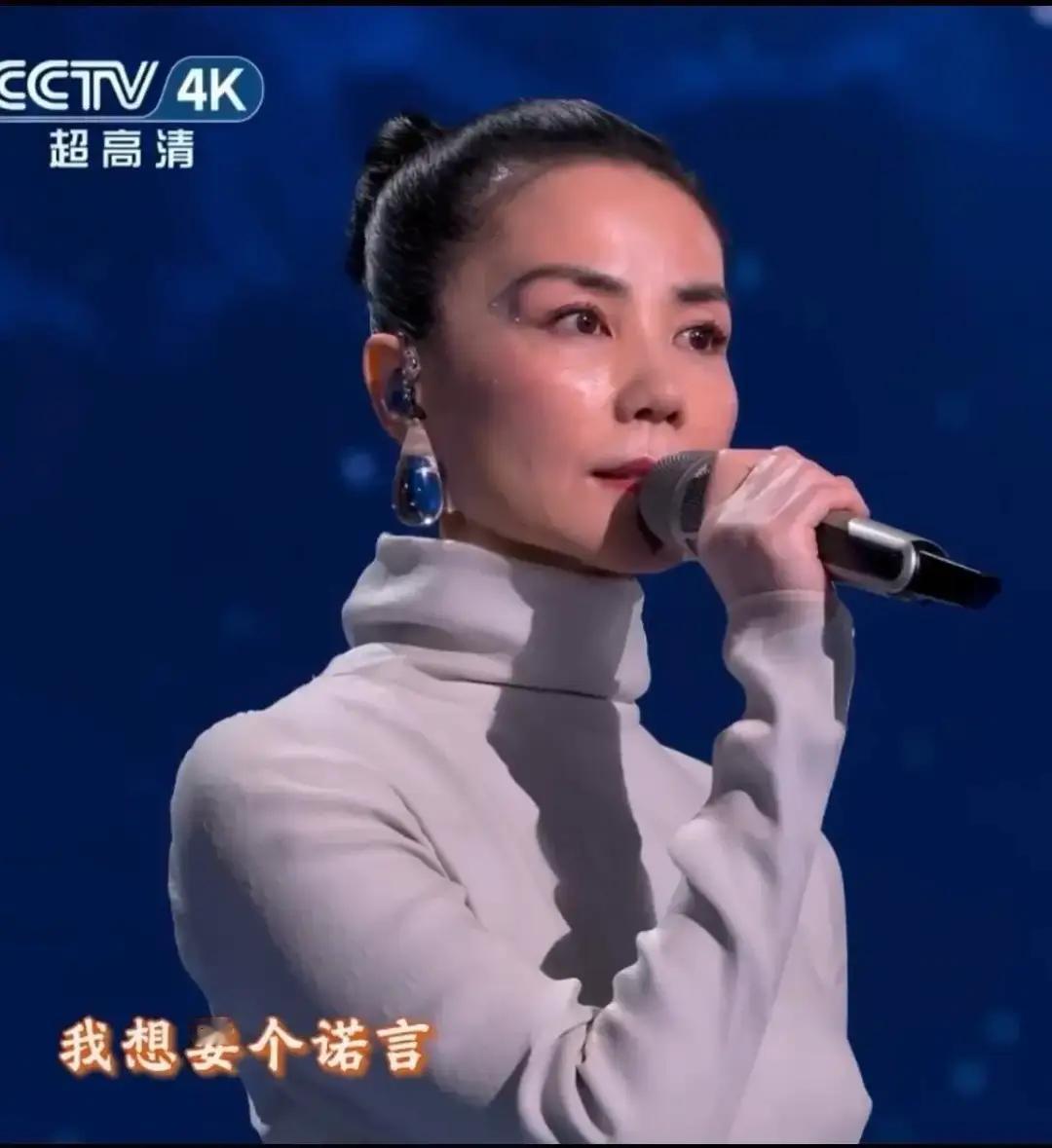 王菲春晚这副耳环好看不？会不会火？