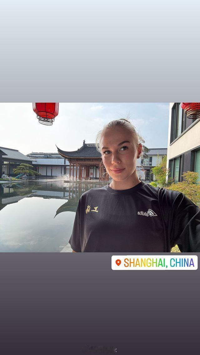 #排球明星# 俄罗斯女排运动员#费多罗夫采娃# 更新社交媒体限时动态，显示她已经