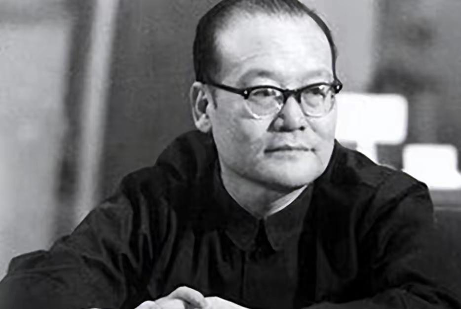 1951年，毛主席在接见许昌地委副书记纪登奎时，得知他的年龄还不到30岁，突然问
