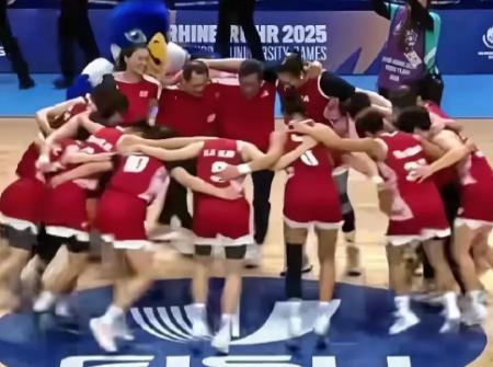 不用怀疑，我们击败美国大学生女篮的，全都是正儿八经的大学生。

我们击败了美国队