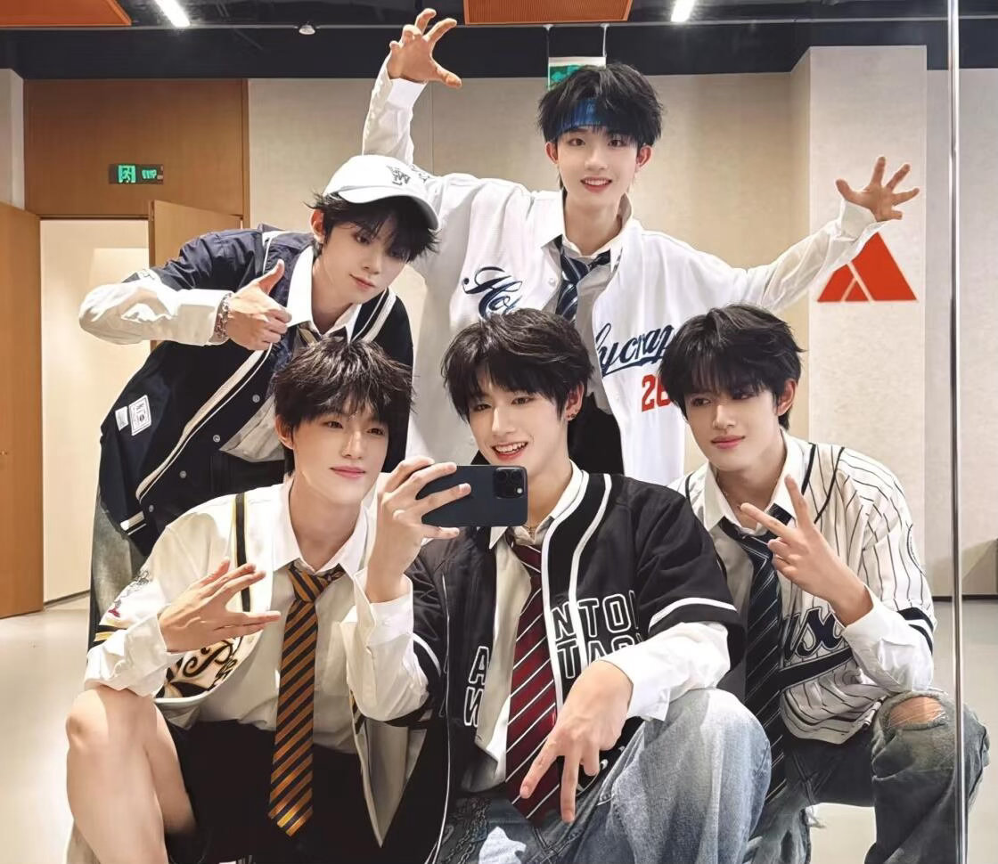 苏新皓演唱会单人机位登陆少年演唱会直拍才是检验妆造的标准登陆少年澳门演唱会直播倒