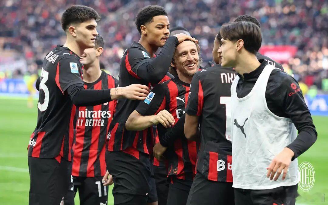 AC米兰在主场干净利落地3比0战胜维罗纳，用一场完美的胜利为2025年收官！米兰