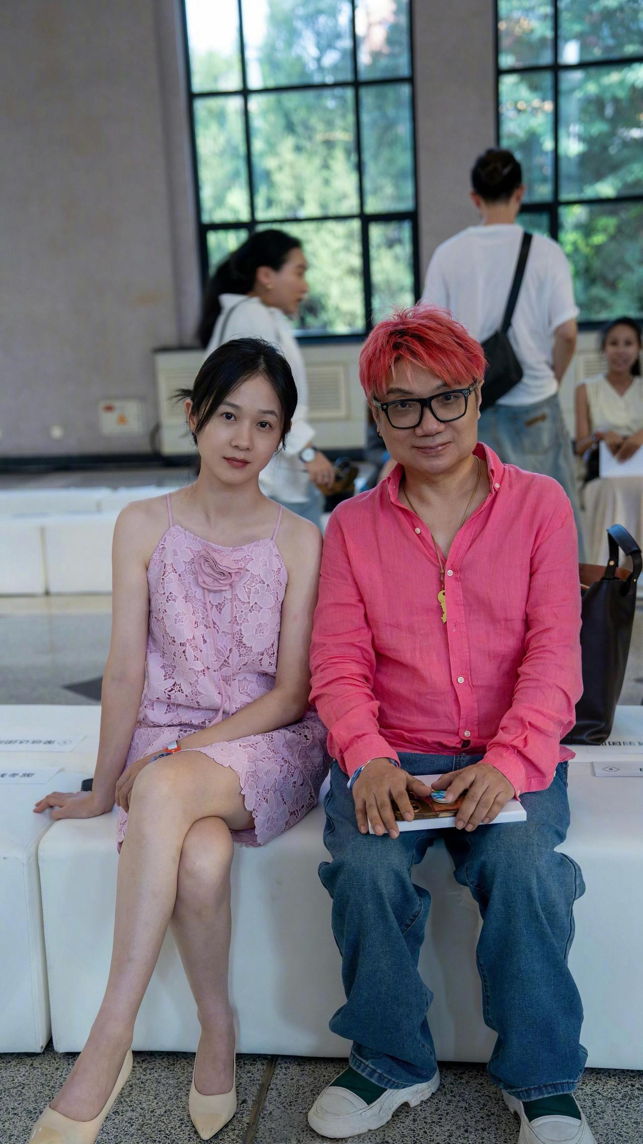阚昕出来宣传由她参演的新电影了，
她是谁？很多人都不知道，
但是程青松曾拉着她一