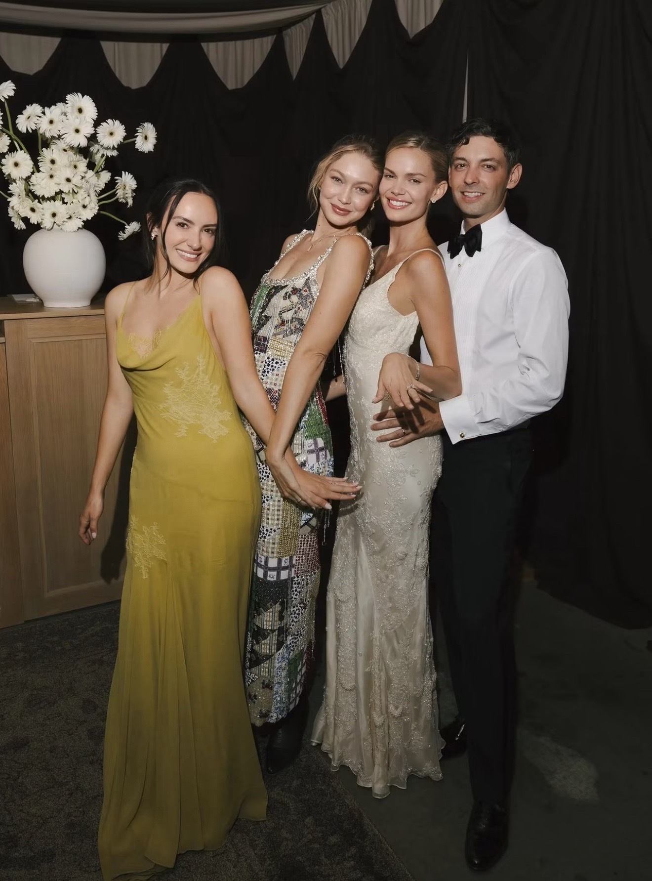 Gigi Hadid参加好友Cully Smoller和Kendall Viss