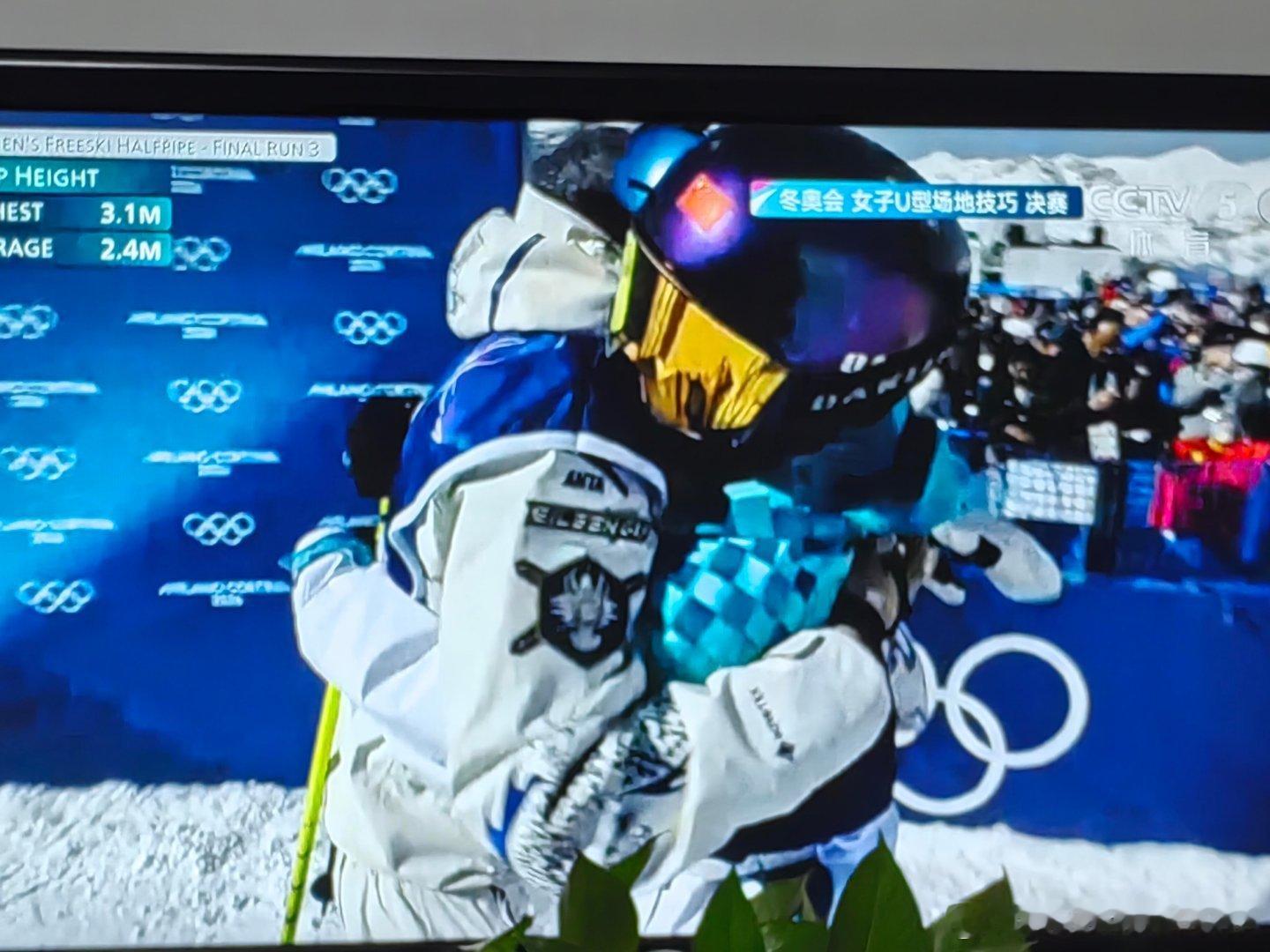 谷爱凌金牌中国队再添一枚金牌一枚银牌！恭喜谷爱凌成功卫冕冠军！恭喜李方慧获得亚军