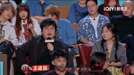 林简七夺冠后首发文喜剧之王单口季别人很难复刻林简七的喜剧模式，夺冠之后的发文依旧