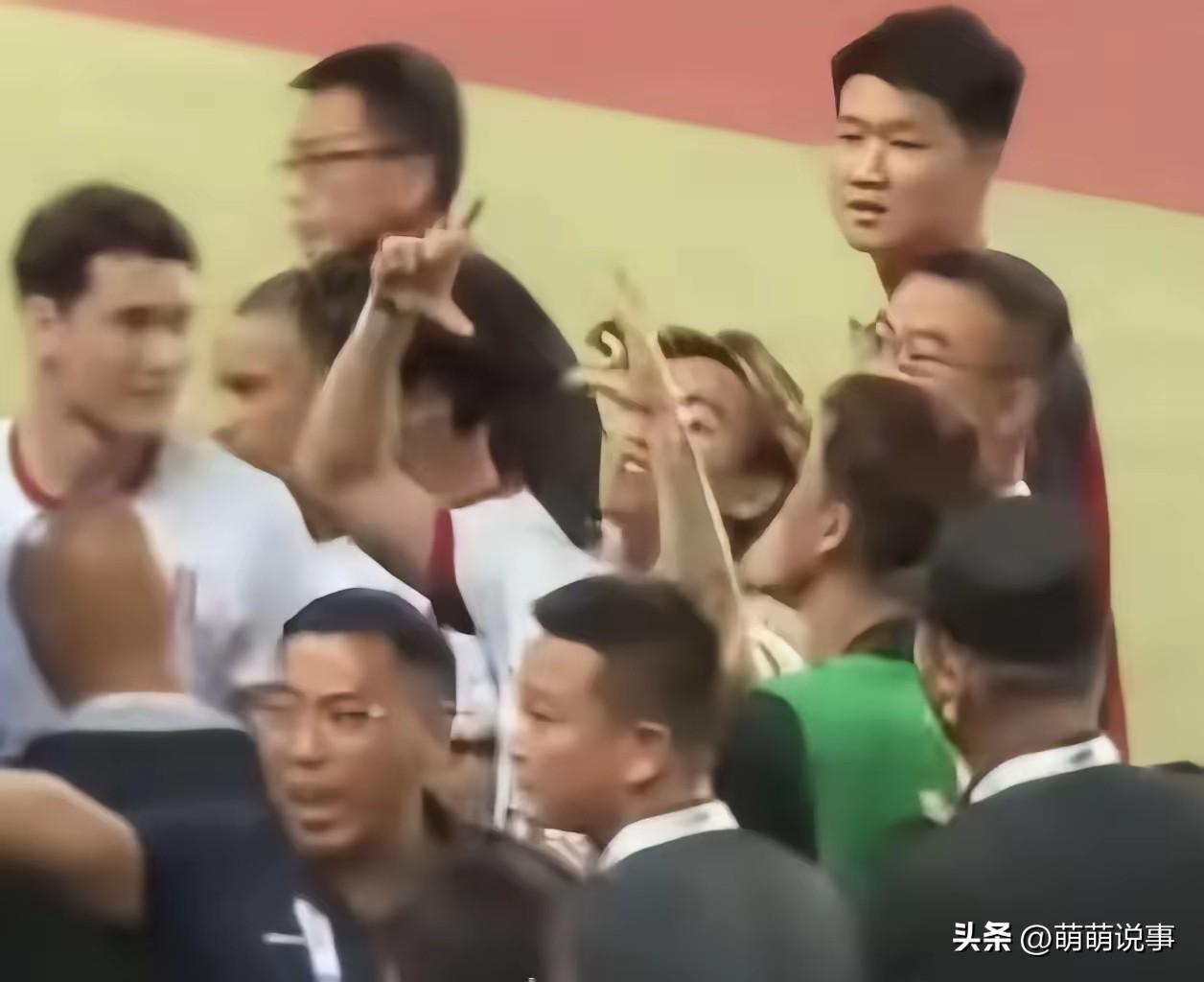 韦世豪这回可能要缺席争冠关键战

不是因为蓉城0比0平河南

也不是因为下轮黄牌