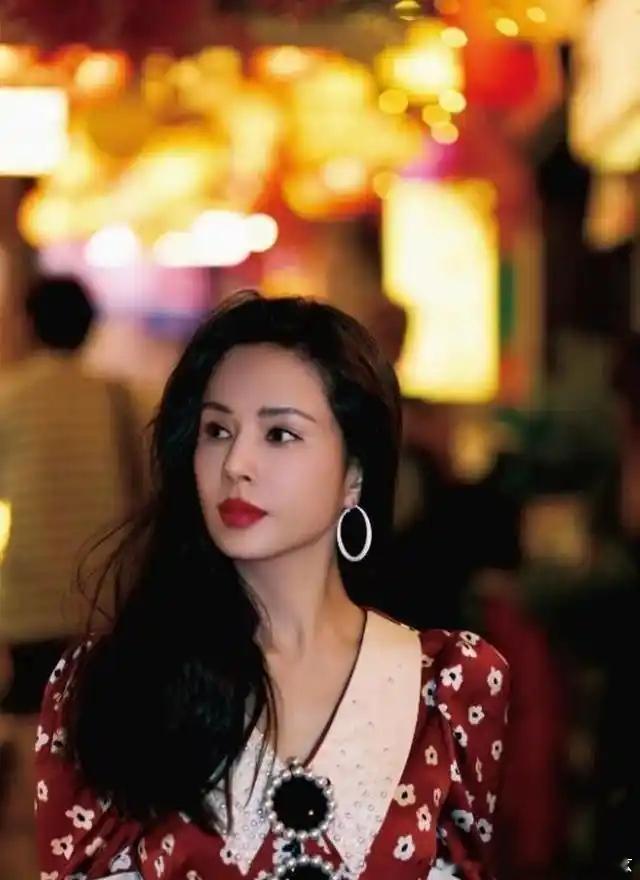 来看姑姑李若彤的命局分析论命格贵气，从来无关皮囊长相，只看全局格局。细看李若彤的
