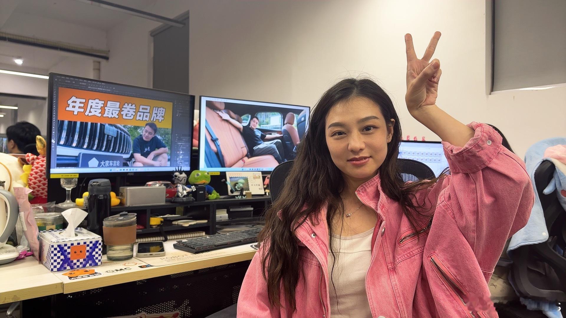 表妹和我合照都不需要我，因为满屏都是我！ 