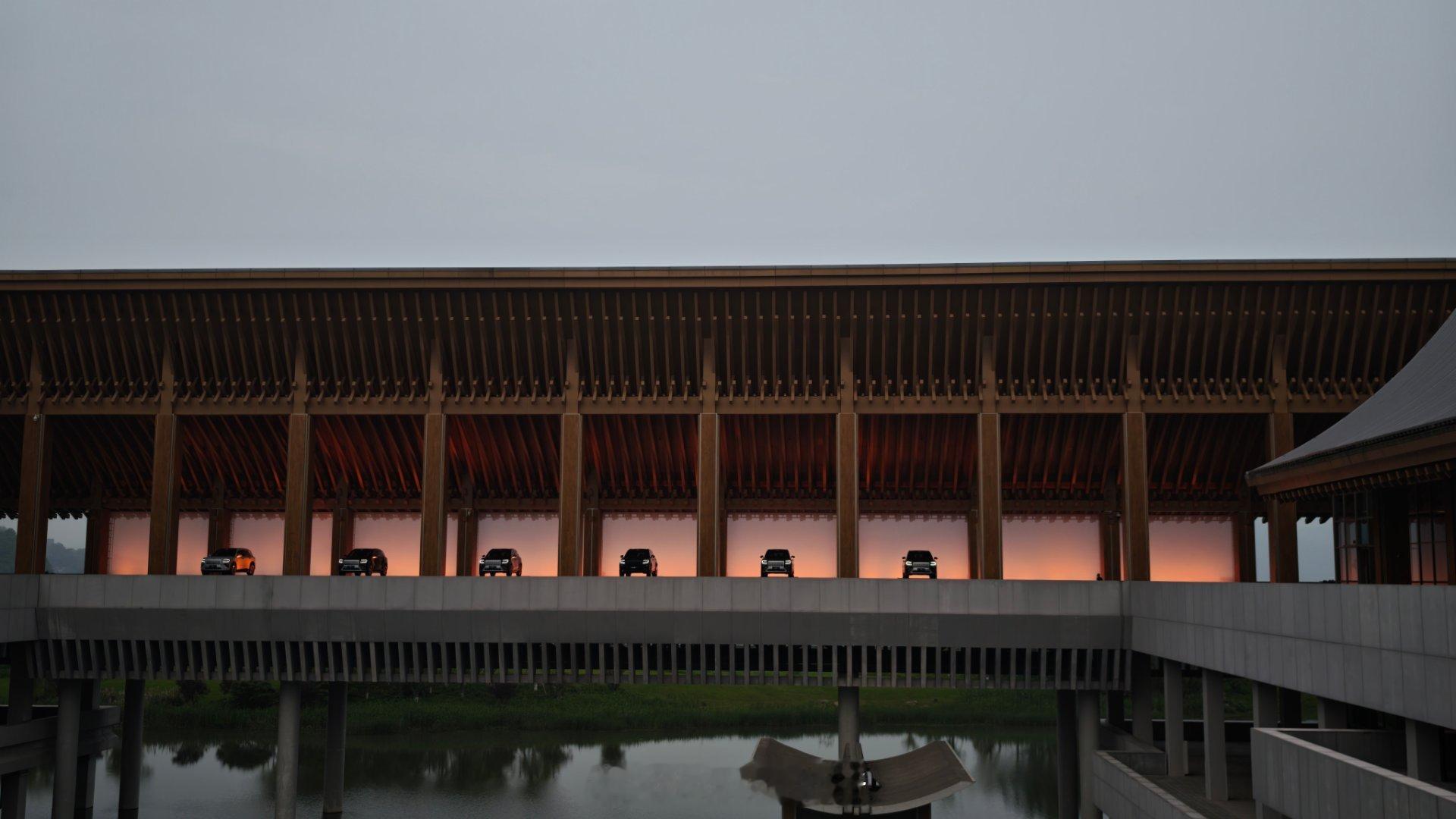 极氪8X发布会看着够狂的极氪8x 极氪8X上市发布会 超级Eva新公路之王