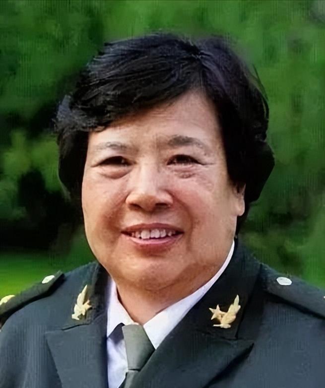 2008年6月，邵华在弥留之际反复叮嘱儿子：我死后，你一定要把我和你父亲的骨灰埋