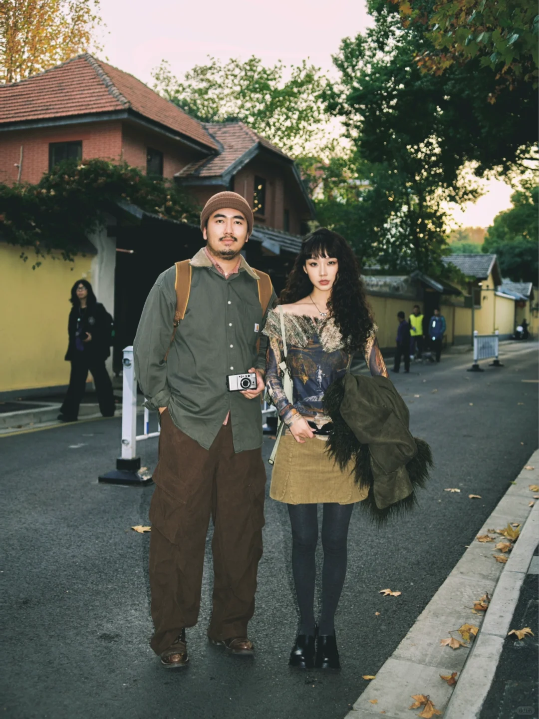 在颐和路遇到一个穿搭很酷的女孩