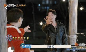 四个字，四川的，他爸爸是个鸭，这是啥？
功夫熊猫啊！
功夫熊猫的爸爸是只鸭吗？还