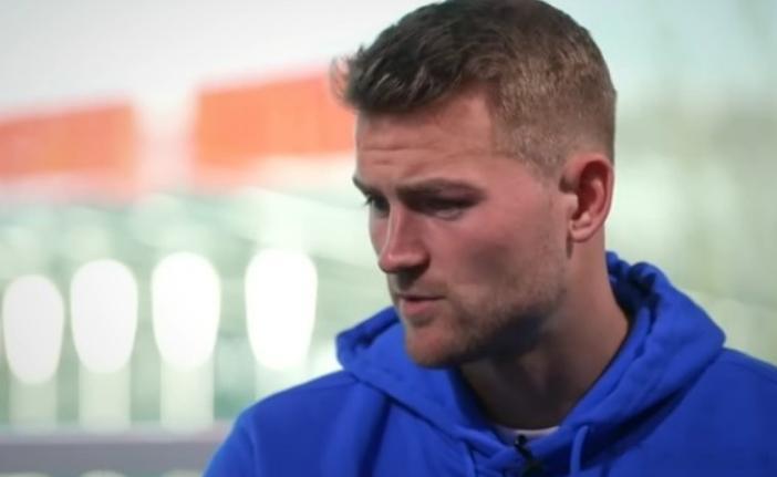 曼联后卫德里赫特接受采访，谈及本赛季英超、球队定位球进步、好友齐尔克泽的进球以及