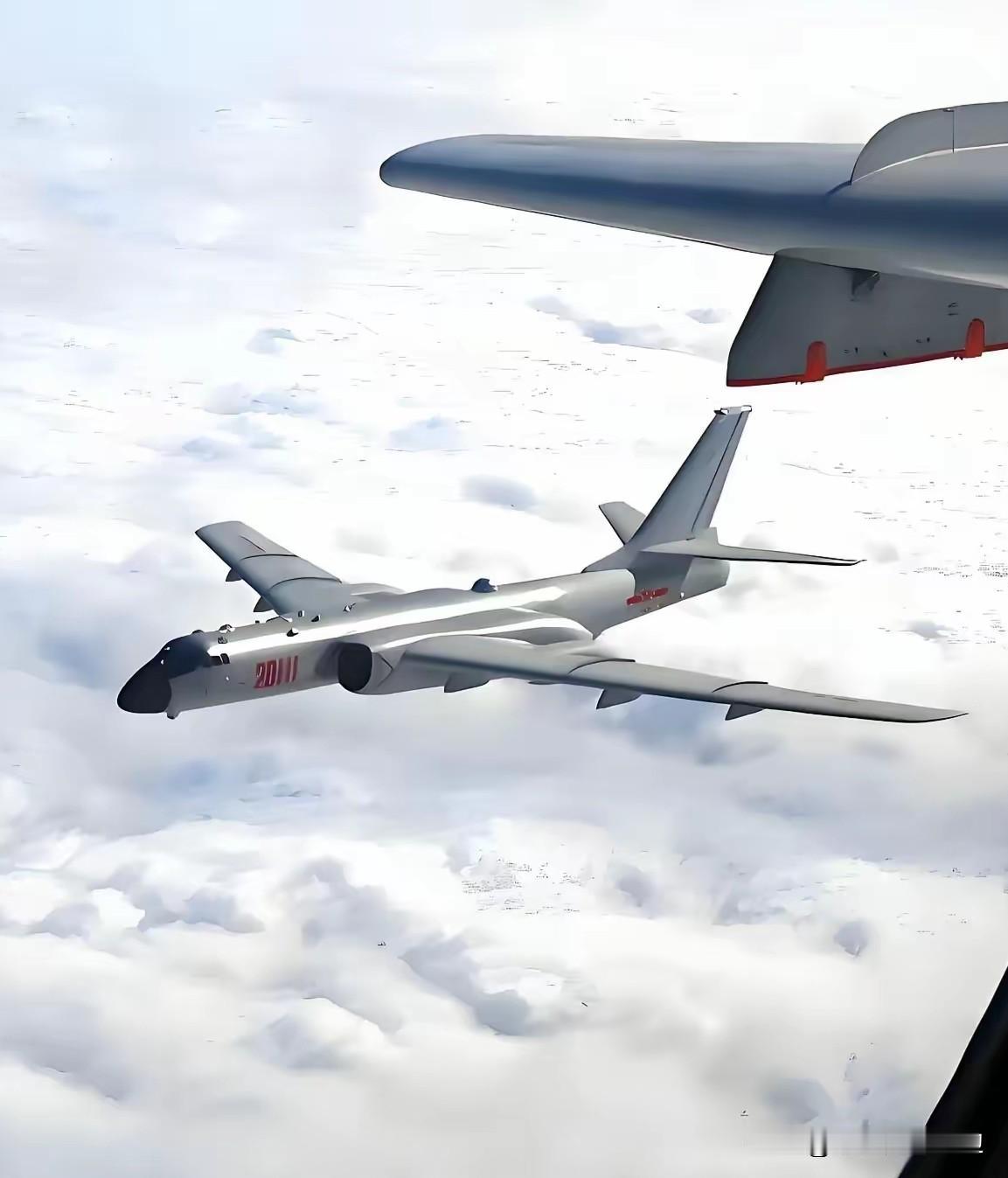 中国今天终于出手，菲律宾不敢说话了！
昨天上午，中国军方出动轰-6K轰炸机，与多