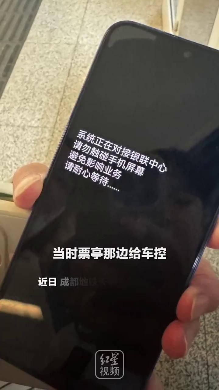 快看这个惊险又暖心的事儿！浙江温州吴奶奶最近差点被骗走26万，还好民警小哥机智救