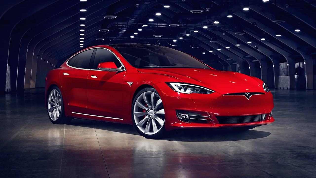 30万级拿下当年百万旗舰，二手电车Model S。
当年百万旗舰，现在半价不到，