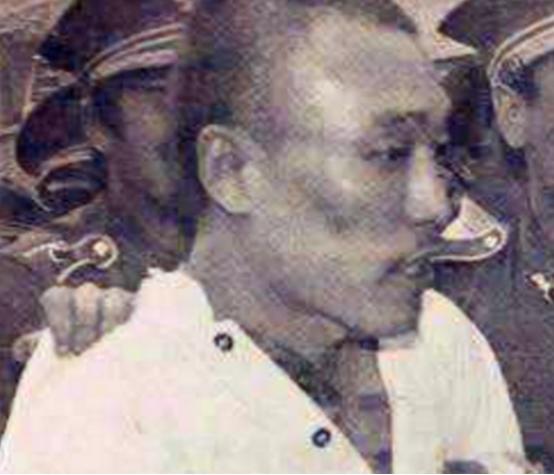 1988年，山西一名死刑犯即将被枪毙，临刑前突然高呼要用“开锁绝技”换命。公安方