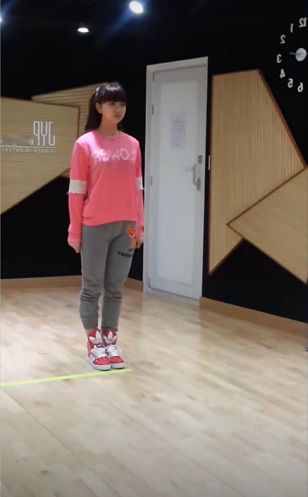 孔雪儿自己手机里可能都没这视频到这个视频真的太惊喜了！天呐，这简直是考古界的重大