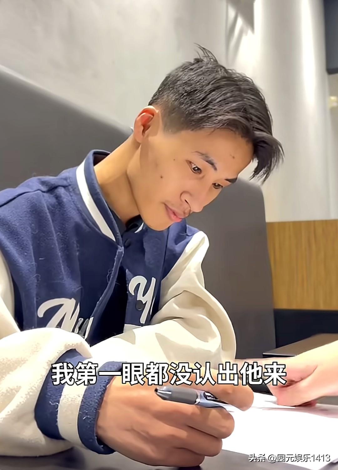 张云鹏回国开始认亲，张云鹏的经历真的令人很心疼，他的童年很坎坷。在三四岁的时候，