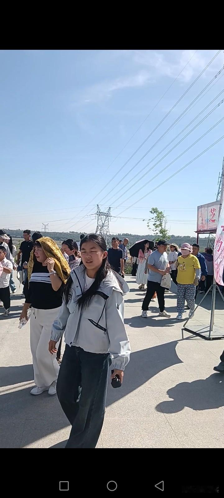 我发现99%的女人，都是路盲加脸盲！

我一闺蜜太好玩了，我俩出去旅游，如果走散