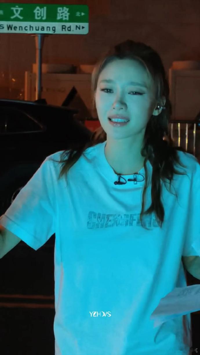 张月含泪感谢粉丝张月新人美 被张月狠狠治愈了！在《乘风 2026》高强度训练下，