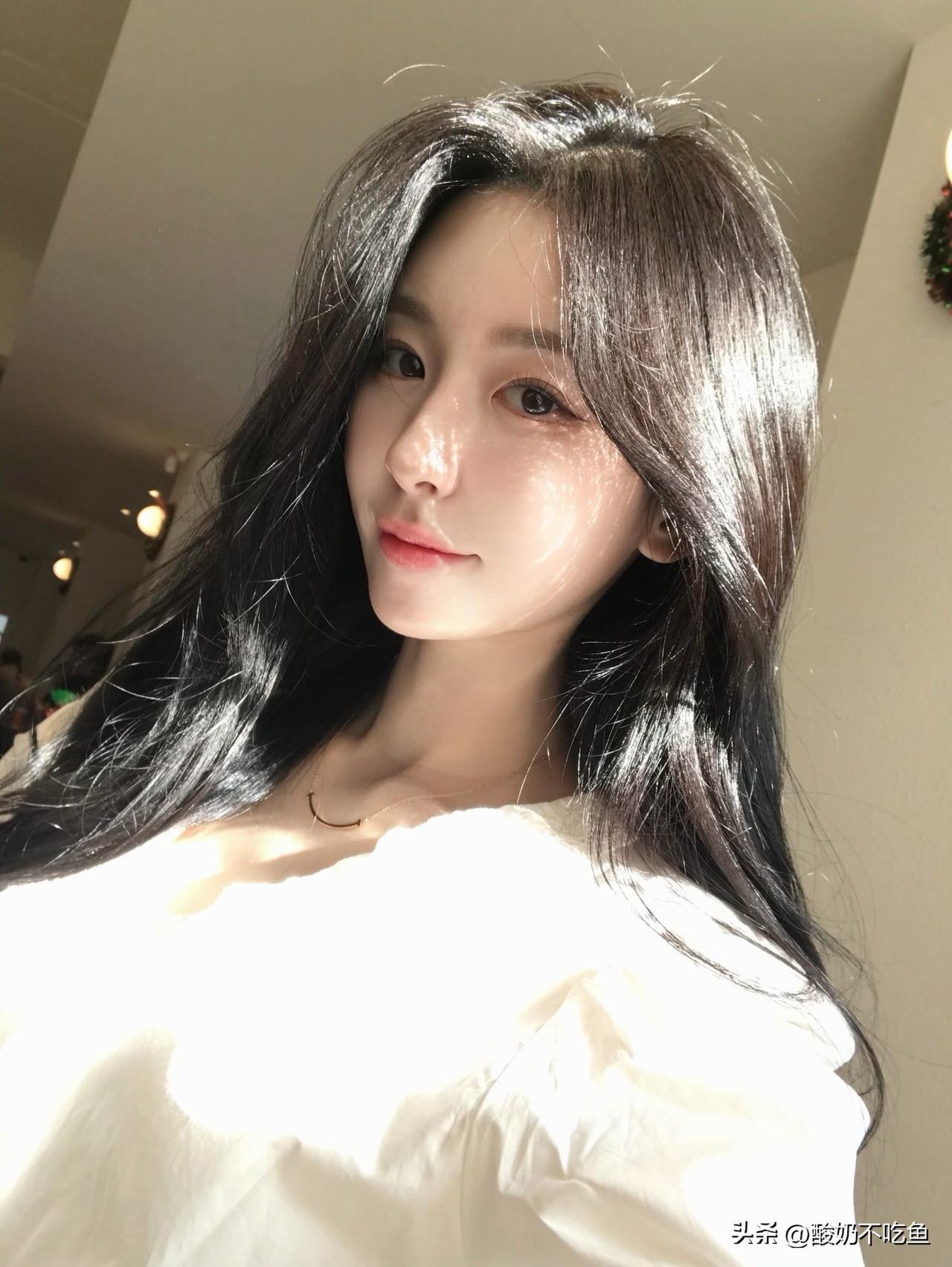 女性怎样穿搭更知性?世间总有些惊奇的际遇，比方说当我遇见你，星光落入你眼里，而你