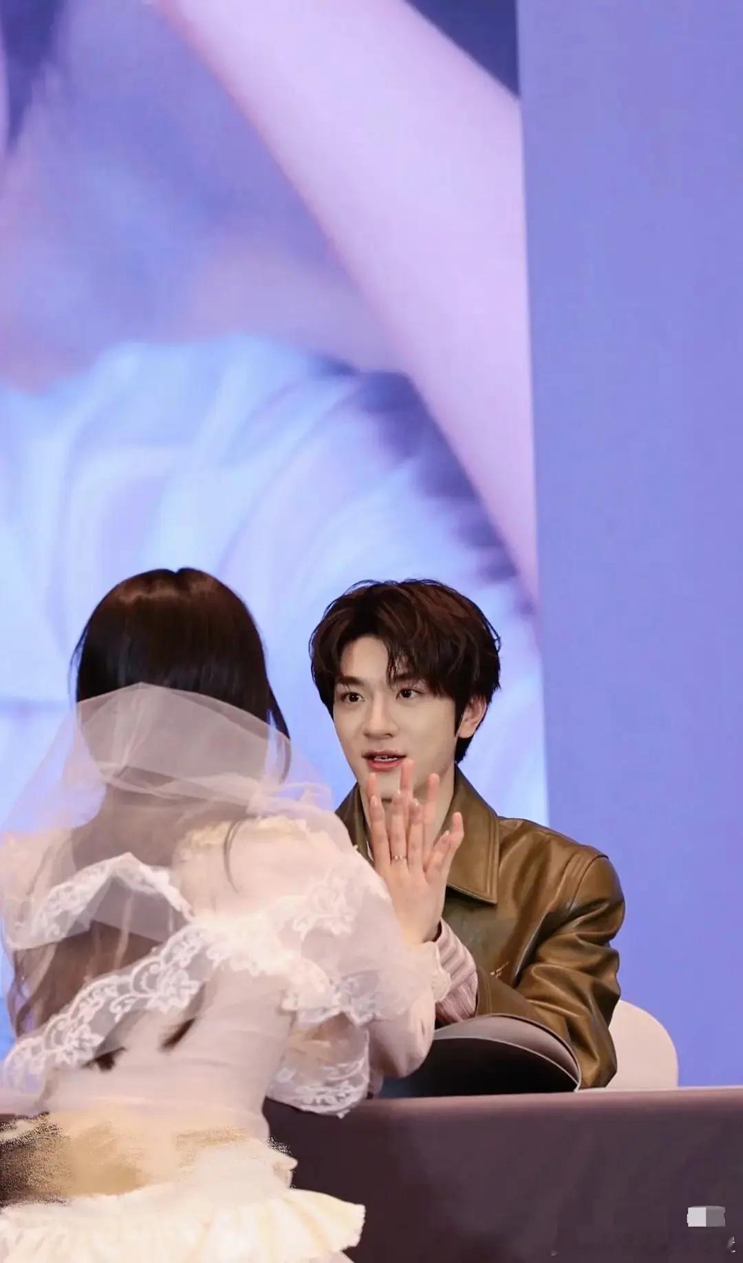 我天呢林一这个线下营业的程度跟去漫展排大coser一样了对粉丝而言好值