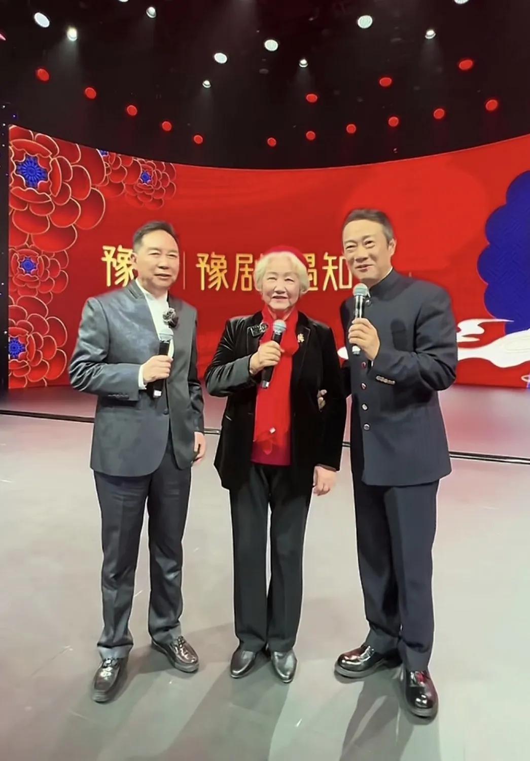 86岁的祝希娟老师昨天在上海豫园，预祝李树建豫剧进驻豫园
祝希娟老师在上海就说一