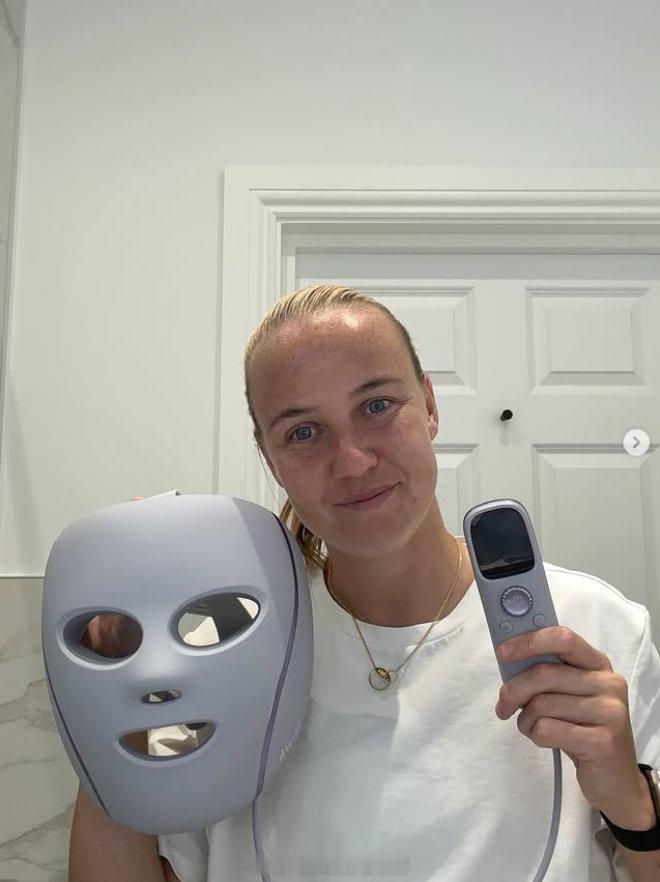 贝丝米德这是在做皮肤护理吗？英超联赛 金秋观赛季 阿森纳著名教授 ​​​