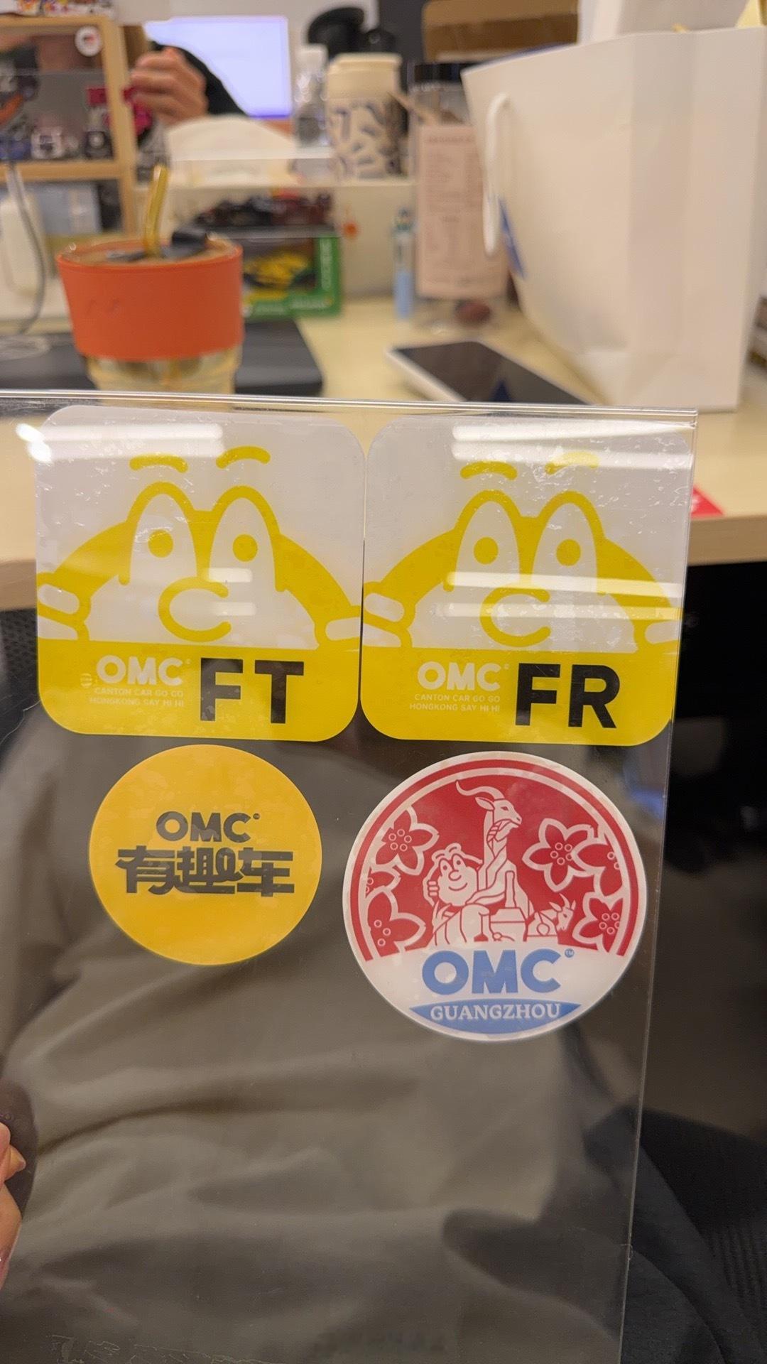 今天珠海车友特意过来贴超透膜粤车南下验车前过来大家车汽车膜撕膜，之前隔热膜是4s