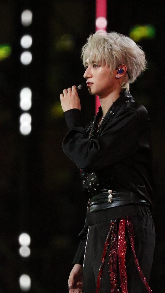 TOP登陆少年组合朱志鑫、张泽禹、张极、左航、苏新皓演唱会饭拍生图（稿主自摄） 