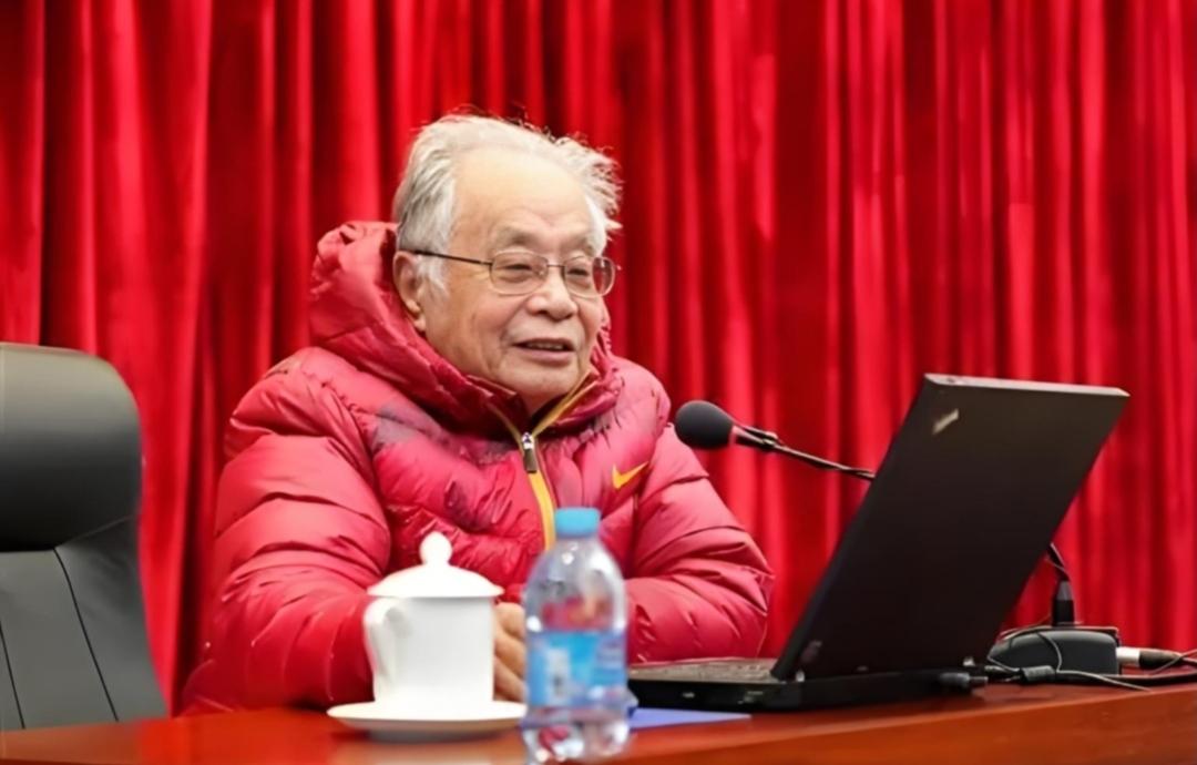 何祚庥老院士在9月15日谈到了朋友老司马，算起来，何老院士很久没有谈这位老朋友了