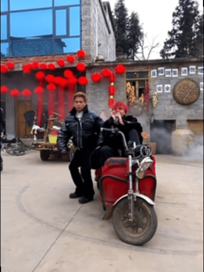 好想去云南BIGBANG的家里过年云南bigbang直播间也太有年味了，回村过年